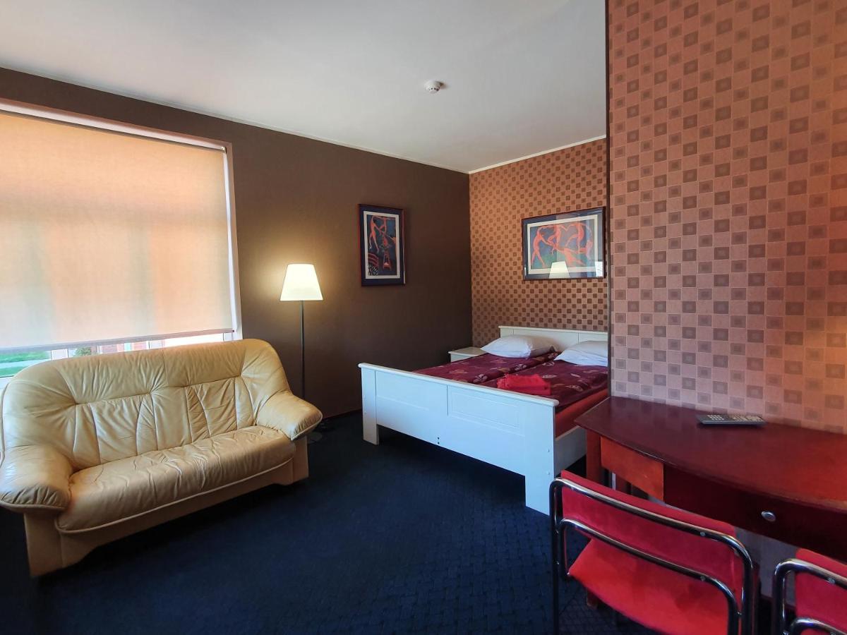 Otra Elpa Hotel Valka Buitenkant foto